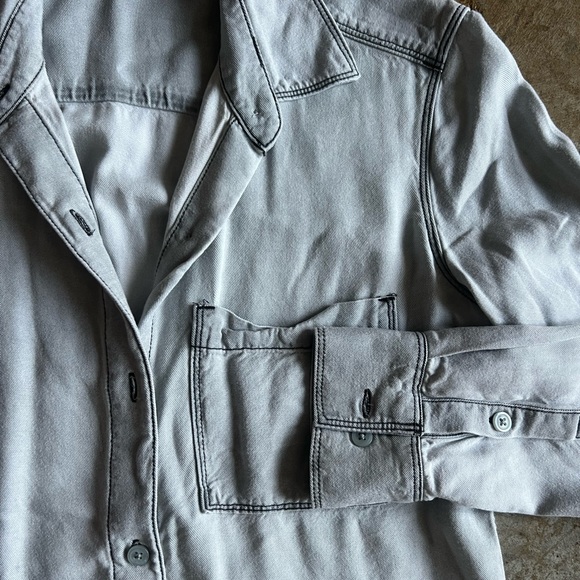 Talula super soft lightweight button up - Picture 5 of 6